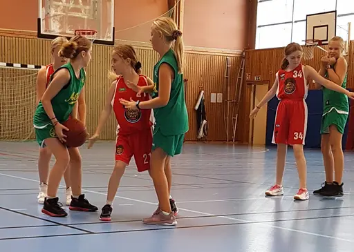 Intensivt för supertjejerna i Sollentuna Sporthall mot Alvik! (foto: Magdalena Olofsson)