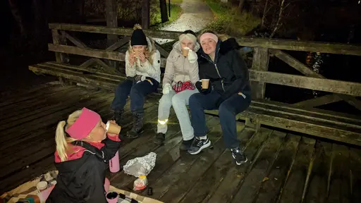 15/11-2017: Då hallen tyvärr blivit dubbelbokad körde vi på en impulsiv powerwalk utomhus med mysigt fika vid Edsviken. Ni som kom vet hur härlig kvällen blev!