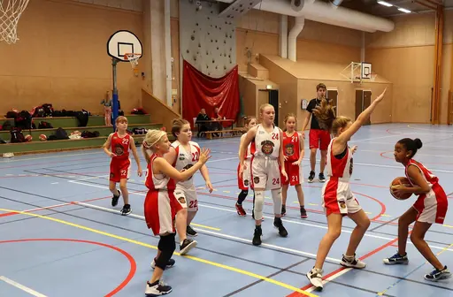 Supertjejerna i farten mot F09 (klicka på bilderna för större)!