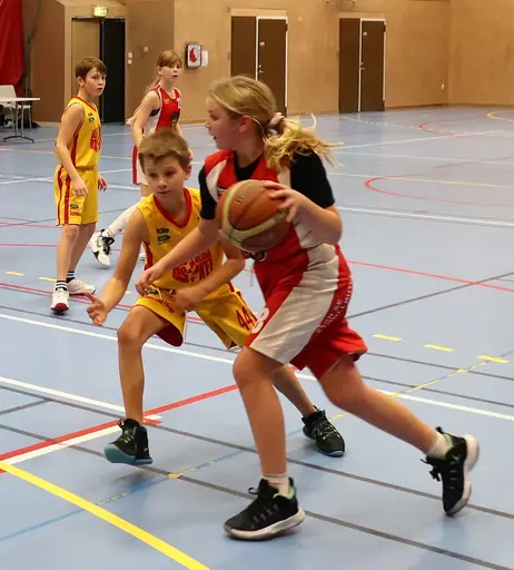 Kämpatag mot Åkersbergas P10 i Rotebrohallen