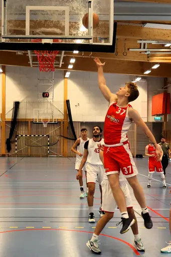 Seger mot Aros efter en riktigt bra match!