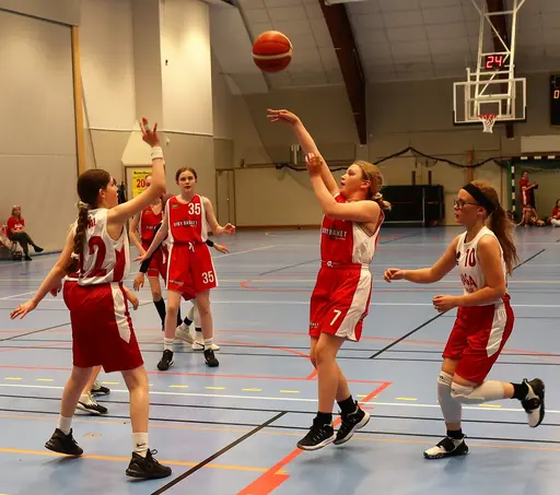 Supertjejerna, förstärkta med Nike o Siri från F09, tog guld i Lampe Challenge F09 Open