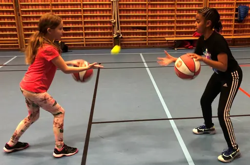 Superbra tennisbollsträning! Emma & Lisa, Aishani & Engla, Olivia & Tara, Disa & Elin, Louise & Amanda