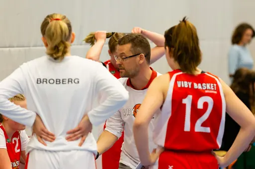 12/5-2019: Fantastiska bilder från finalen i Skövde Cup 2019. Vi spelade mot Wetterbygden Sparks och vann med 27-21! Foto: Lars Norlander