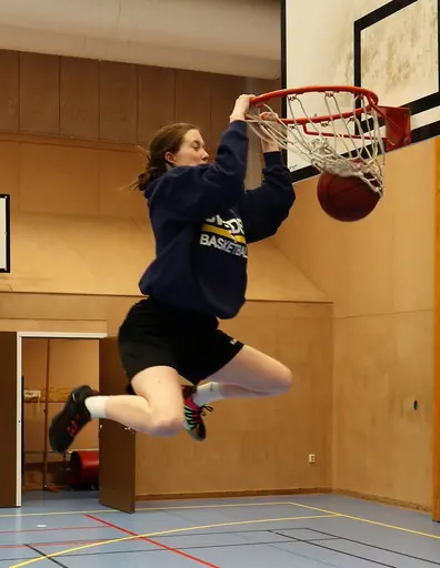 Flying supergirls! 
