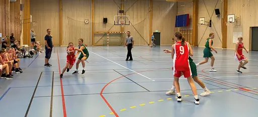 Full fart framåt i Brotorpshallen!