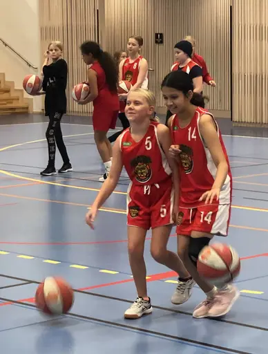 Enda lilla fördelen i Coronatider - vi får träna i stora fina Edsbergshallen!