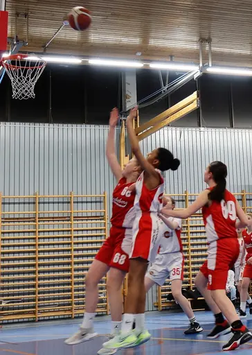 Supertjejerna besegrar Blackeberg Beckomberga med 56-32.