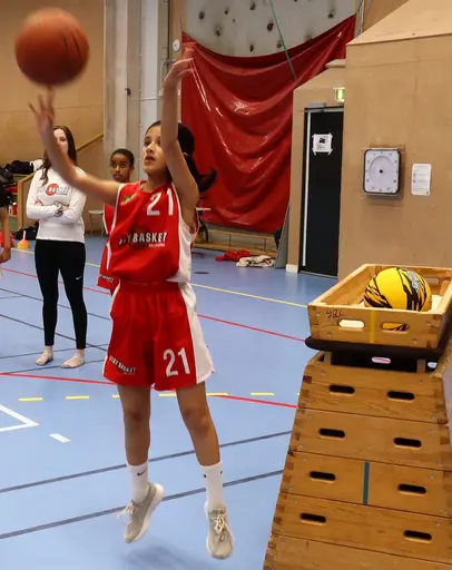 Finalisterna i skyttet! Aishani (vinnare), Tyra, Lisa o Elin M