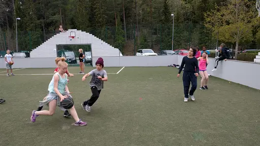 20/5-2017: Tjejerna hade en riktigt rolig dag med mycket skratt, basketspel och en massa ren glädje. 