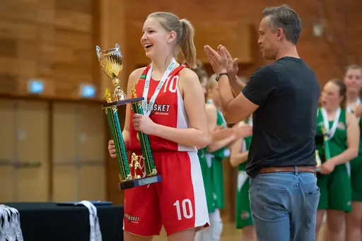 05/26-2019: Bilder från finalen i Lampe Open 2019 där vi van mot Finska Turun Riento (41-38) efter en jämn match! Matchens lirare blev #21 Amanda Unger!   Foto: Anders Tillgren  