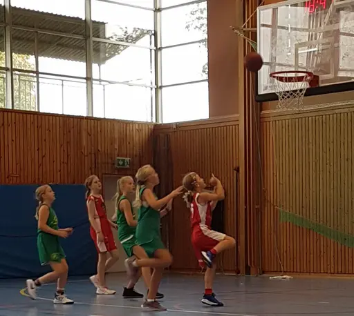 Intensivt för supertjejerna i Sollentuna Sporthall mot Alvik! (foto: Magdalena Olofsson)