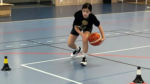 På matchfria helgdagar kör vi "Skotträning special"; mycket teknik o detaljer samt Beat-the-Pro (Se särskild tab)
