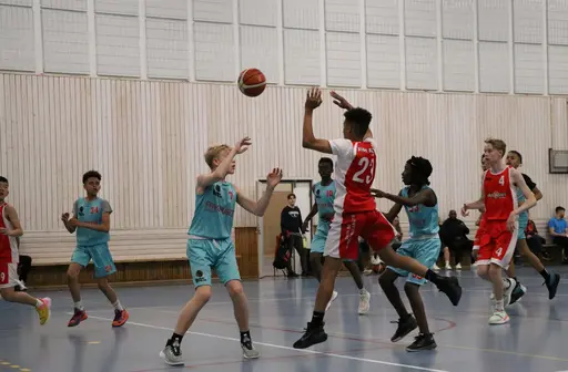 Bildserie från Göteborgs basketfestival där P08 Röd deltog i maj 2022