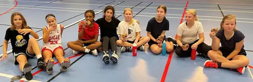 Skott från stol, med kon, Beat-the-pro och mycket mer! Fika som avslutning 😋