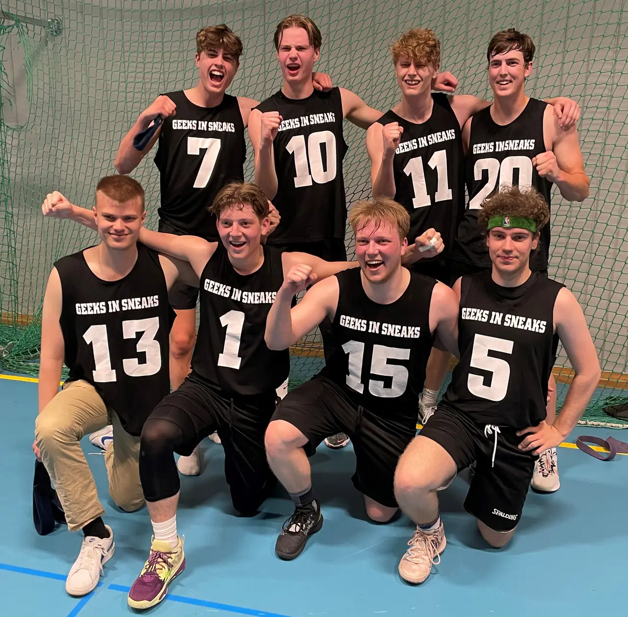 Bakre raden: Albin, Josias, Calle, Connor. Främre raden: Marcus, Adam, Elliot, Samuel