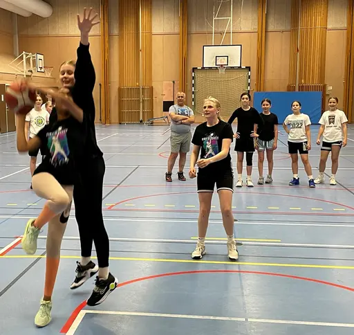 3 liv, Fight och 21