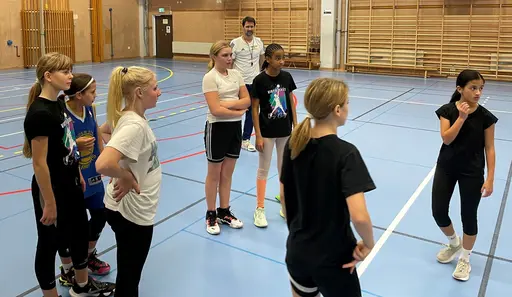 Vår chefstränare Mats Levin gästade med massor av roliga (o nyttiga!) övningar - superuppskattat av supertjejerna!!