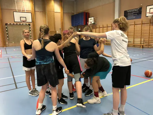 26/3-2018: Idag körde vi en gammal goding för att stärka lagkänslan ännu mer