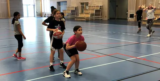 För att aktivera supertjejerna lite i påskhelgen körde vi en speciell Påsklovsträning