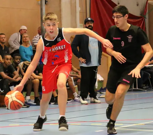 Adam, Albin, Amer, Iasonas, Jacob och Samuel mot VGB (Fotograf Mats Anderson)