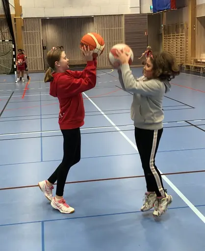 Enda lilla fördelen i Coronatider - vi får träna i stora fina Edsbergshallen!