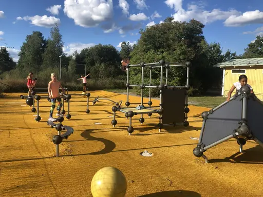 Lite parkourlek innan basketträningen
