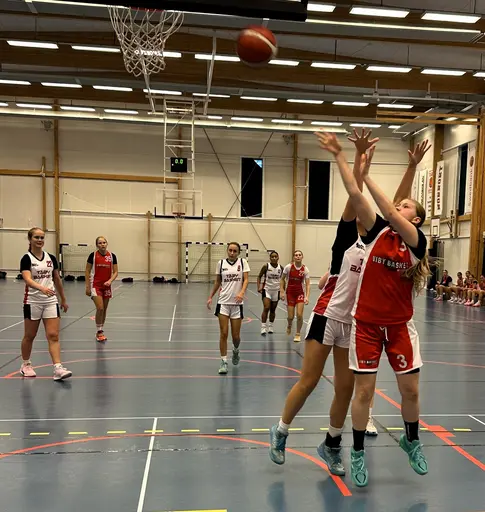 Röda laget efter segern mot Duvbo, Vita mot Central och en del bilder från Täbymatchen