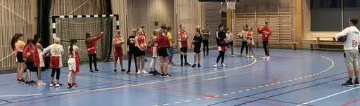 Enda lilla fördelen i Coronatider - vi får träna i stora fina Edsbergshallen!