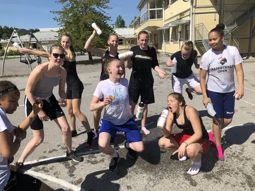 19/5-2018: Klubbens gemensamma säsongsavslutning i form av Streebasket blev för F04 väldigt lyckat både basketmässigt men också vattenkrigsmässigt!