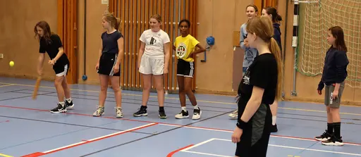 Träningen efter Skövde ägnade vi bla åt Brännboll (Nellie fick bara köra med vänster hand)