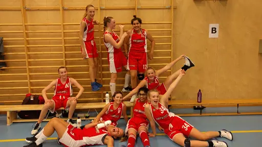 24/9-2017: BIlder från dagens träningsmatch mot Tureberg Lynx och firandet av en födelsedag efter matchen.
