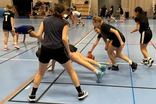 Stafetter och samarbetsövning