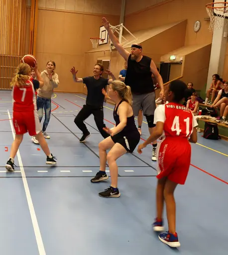 Matcher samt stressfinalen där Lisa besegrade Disa men 8 supertjejer var kvar till slutet när alla föräldrar var ute 😉