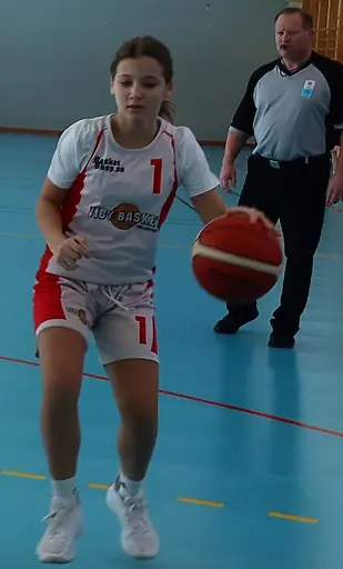 Supertjejerna bärgar ännu en vinst och tar sig till semifinal!