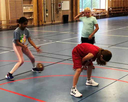 Förutom basket ägnade vi första veckan åt Frisbee, Brännboll, Baseball o Amerikansk fotboll