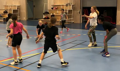 För att aktivera supertjejerna lite i påskhelgen körde vi en speciell Påsklovsträning