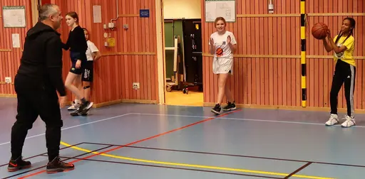 Tuffa tag mot föräldrarna i Runan!