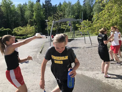 19/5-2018: Klubbens gemensamma säsongsavslutning i form av Streebasket blev för F04 väldigt lyckat både basketmässigt men också vattenkrigsmässigt!