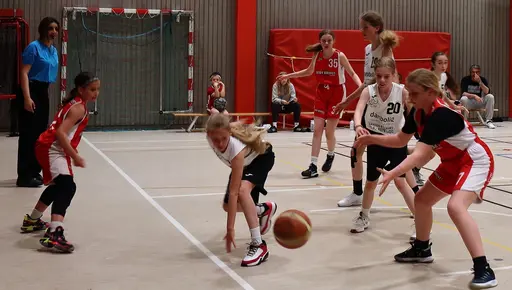 Perfekta passningar! Freja->Nevena, Engla->Elin, Nevena->Emma, Olivia->Lisa