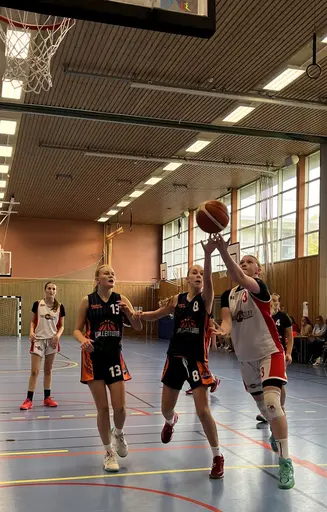 Vita laget besegrade först Vallentuna i U16 Nivå 3 och förlorade sedan knappt mot Duvbo i U15 Nivå 2