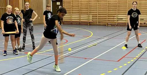 Vår vana trogen gjorde vi något ”annat” efter cupen - brännboll o ”kast med liten boll”