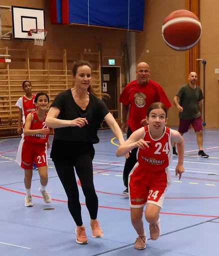 Matcher samt stressfinalen där Lisa besegrade Disa men 8 supertjejer var kvar till slutet när alla föräldrar var ute 😉