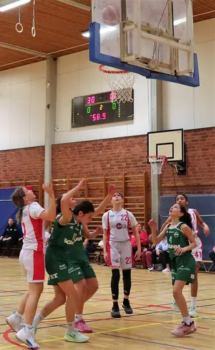 Supertjejerna besegrar Södertälje i semifinalen i Stockholmscupen (Nivå 1)