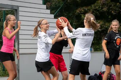Massor med basket o aktiviteter (Fotograf: Anders Tillgren)