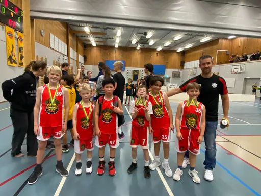 Viby Baskets P15-lag deltog i Lirarnas Cup under helgen den 23–24 november 2024