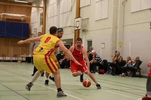 Marko attackerar mot Åkersberga, höst 2018 (fotograf Mats Anderson)