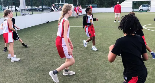 Intensivt 3 mot 3-spel på Vibyplanen, bad, fika o film!