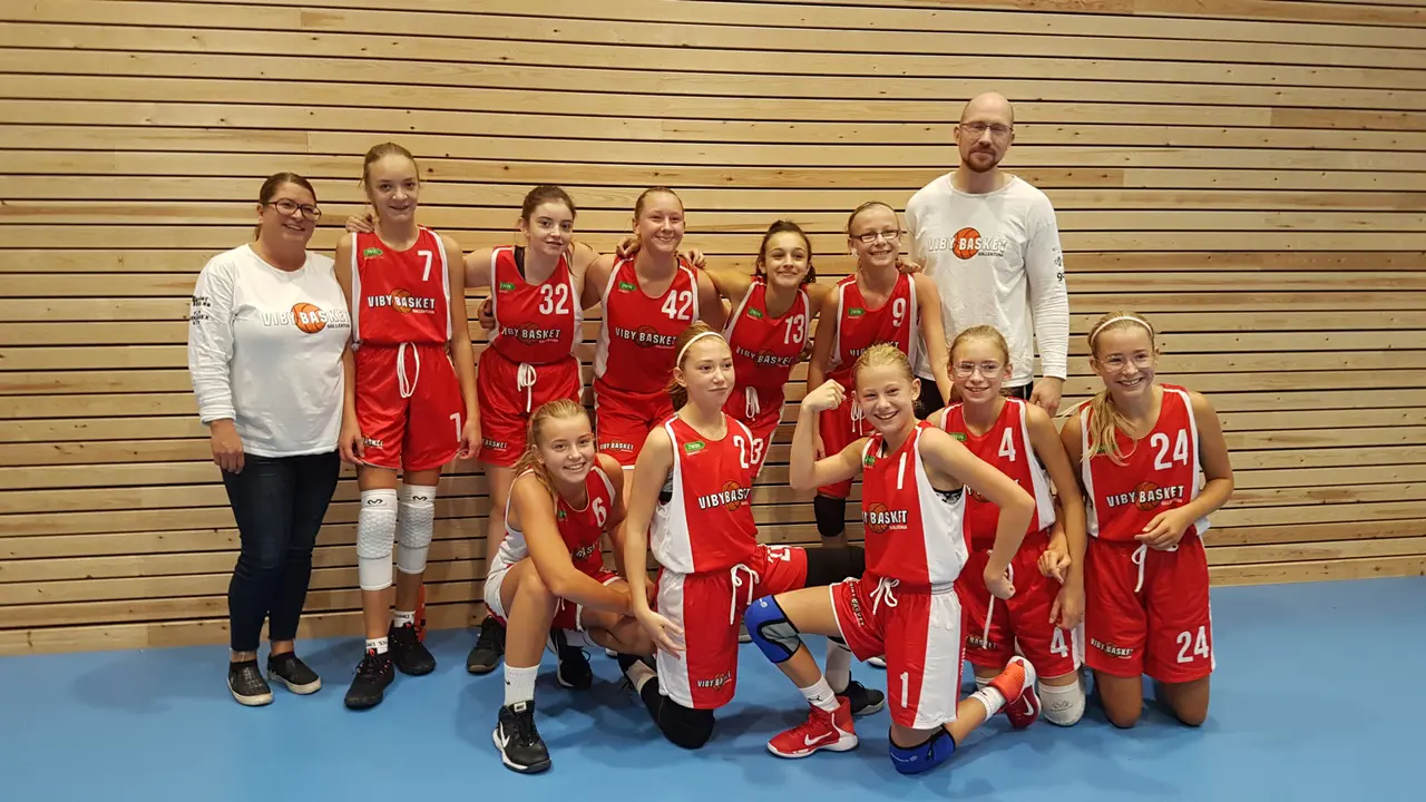Glädje efter vinst för Viby Basket F05