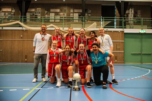 12/5-2019: Fantastiska bilder från finalen i Skövde Cup 2019. Vi spelade mot Wetterbygden Sparks och vann med 27-21! Foto: Lars Norlander